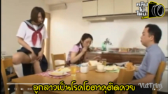 หนังโป๊ญี่ปุ่น ลูกสาวเป็นโรคโอตาคุติดควย AOXX69 วัยกำลังอยากรู้อยากลองติดเรื่องเซ็กส์ ไม่มีเวลาออกไปหาแฟนต้องช่วยตัวเองในบ้าน พ่อเห็นสงสารเลยจับเย็ดหีอย่างมันจนติดใจ